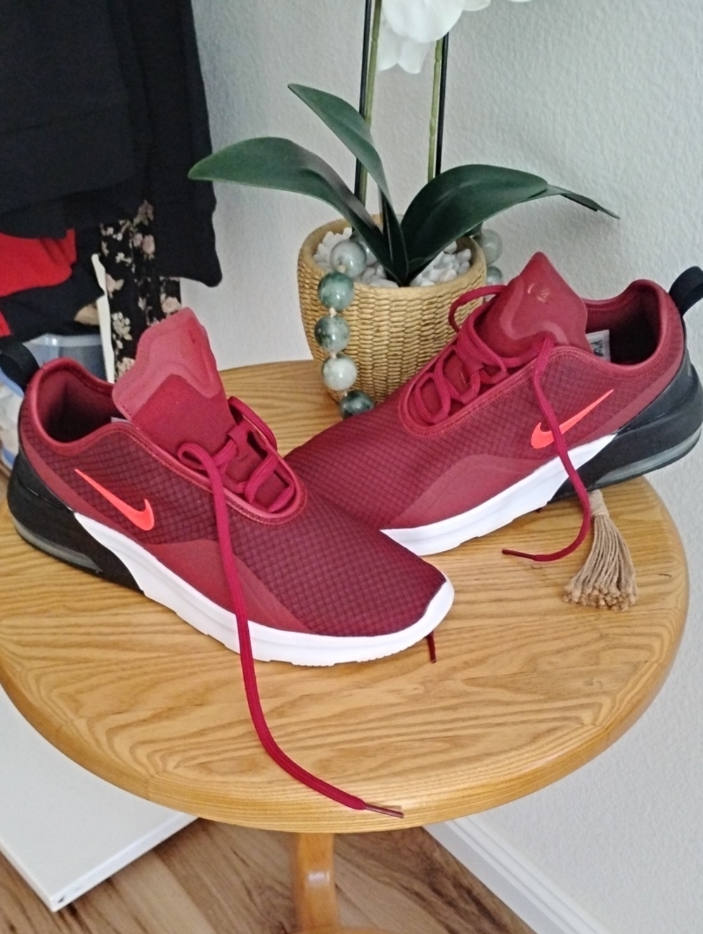 Air Max Motion 2- AO0266-602Color: Team Red / Bright Crimson / Black 9men